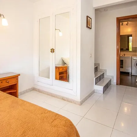 Stunning In Chapas With 1 Bedrooms, Wifi And Outdoor Swimming Pool Marbella