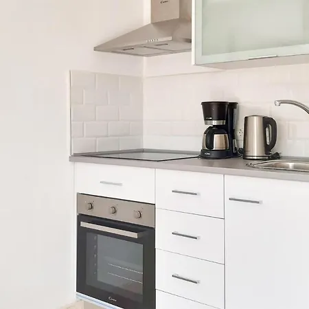 Apartment Stunning In Chapas With 1 Bedrooms, Wifi And Outdoor Swimming Pool Marbella